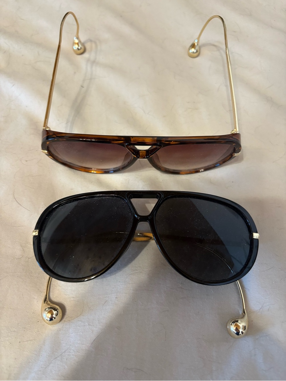 Pair of Vintage-Inspired Sunglasses in Tortoiseshell and Black